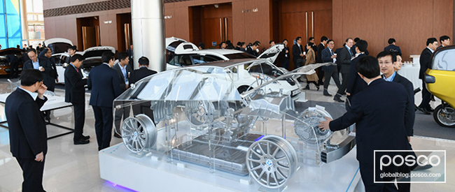 Participants look around at the exhibition at the lobby of the Songdo Global R&D Center.