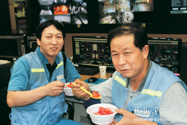 Employees at 4th Furnace Factory’s Iron Making Division are having watermelons