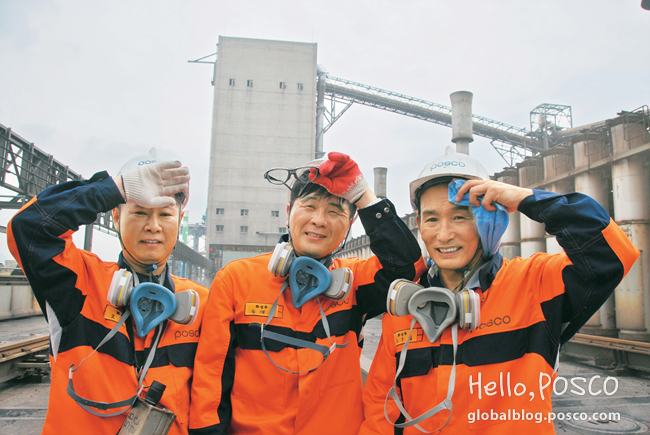 Employees at Gwangyang Steelworks’ Chemical Division are wiping their faces near the hot-aired 5th Cokes Furnace 