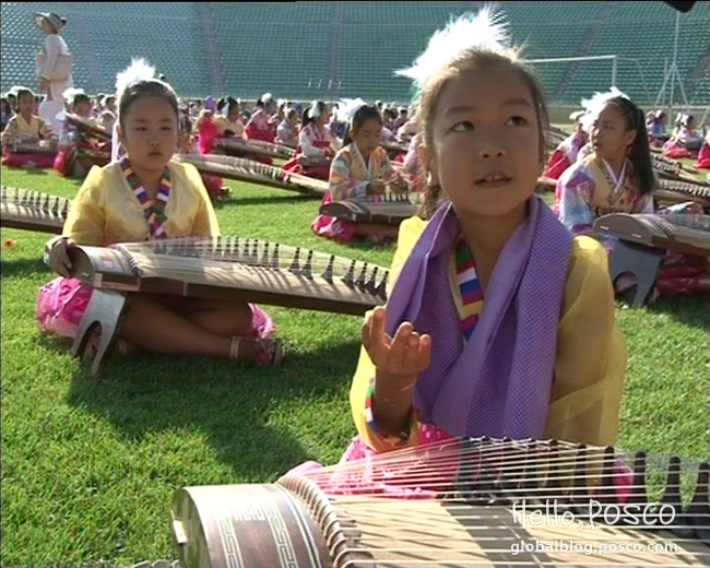 POSCO China Supports Guinness Record Challenge of Longjing City For Group Gayageum Chorus Performance
