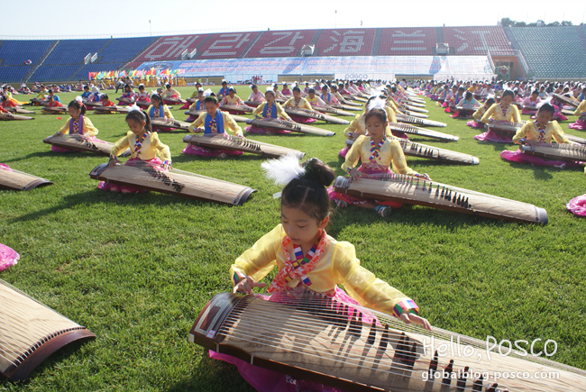 POSCO China Supports Guinness Record Challenge of Longjing City For Group Gayageum Chorus Performance