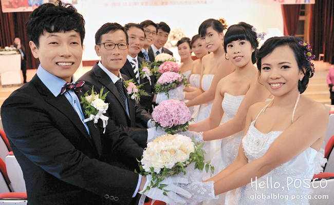 Gwangyang Friends Volunteer Corps and a local organization hosted a joint wedding for multi-cultural couples