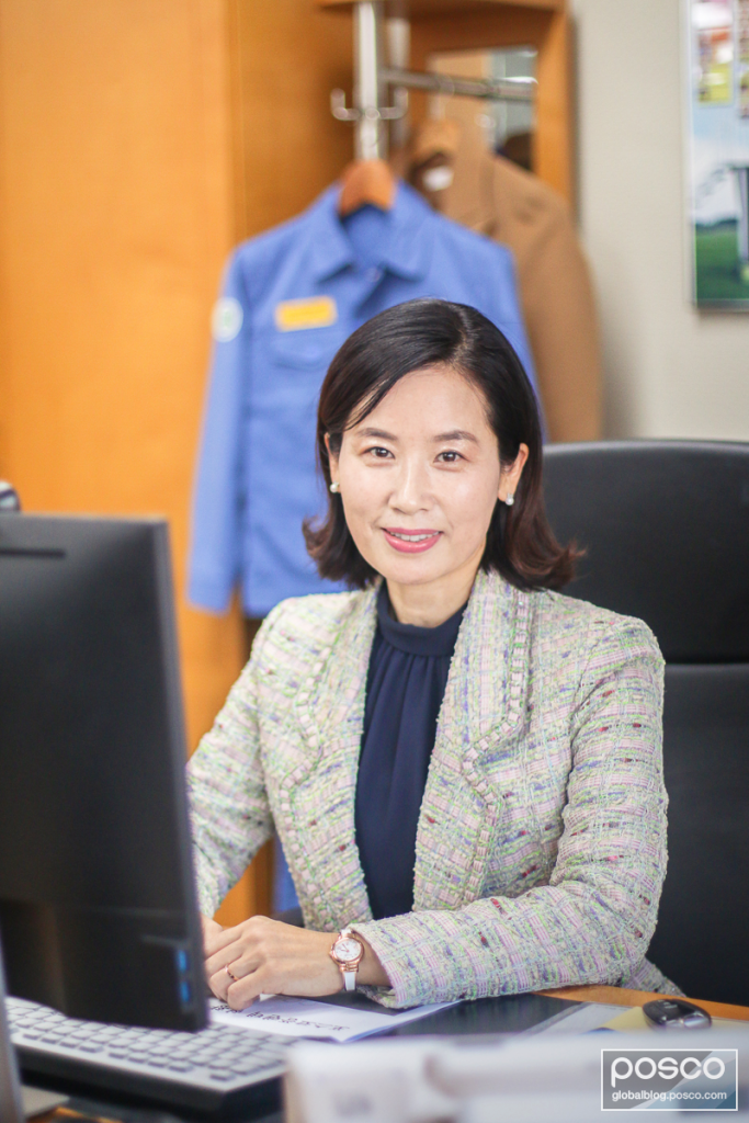 Lee Yu-Kyung at her desk at POSCO.