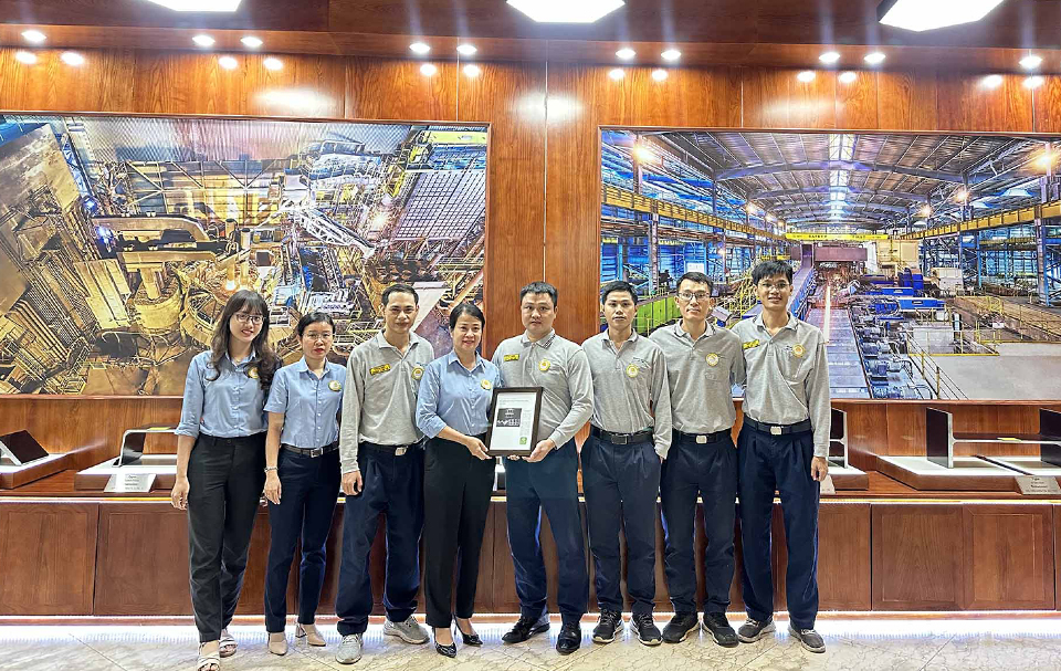  ▲Through an intricate collaboration spanning all realms, including procurement, manufacturing, transportation, and sales, POSCO YAMATO VINA's dedicated team has achieved the coveted EPD certification - a landmark accomplishment in Vietnam's steel industry.