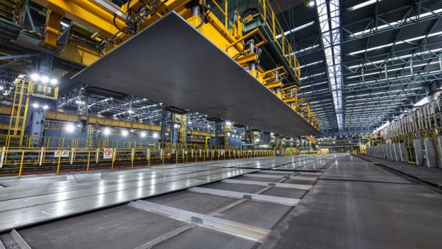 ▲High-manganese steel plates stacked at the heavy plate mill