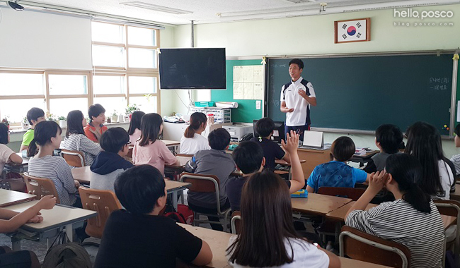 아이들과 축구선수와의 만남