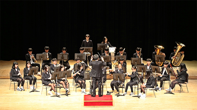 광양제철중학교(위)와 광양제철남초등학교가 제37회 전국학생음악경연대회와 2017 대교어린이 TV코러스코리아 대회에서 각각 대상을 수상했다.