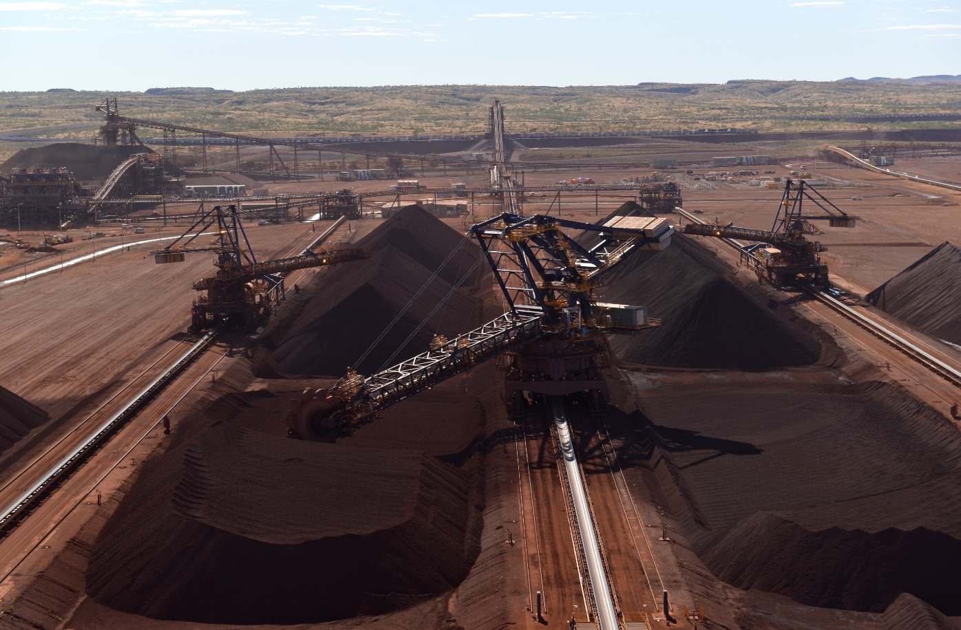 로이힐 광산 철광석 야드의 채굴 현장 전경. 로이힐 광산은 연산 5,500만톤을 생산할 수 있는 체제를 완성했다.