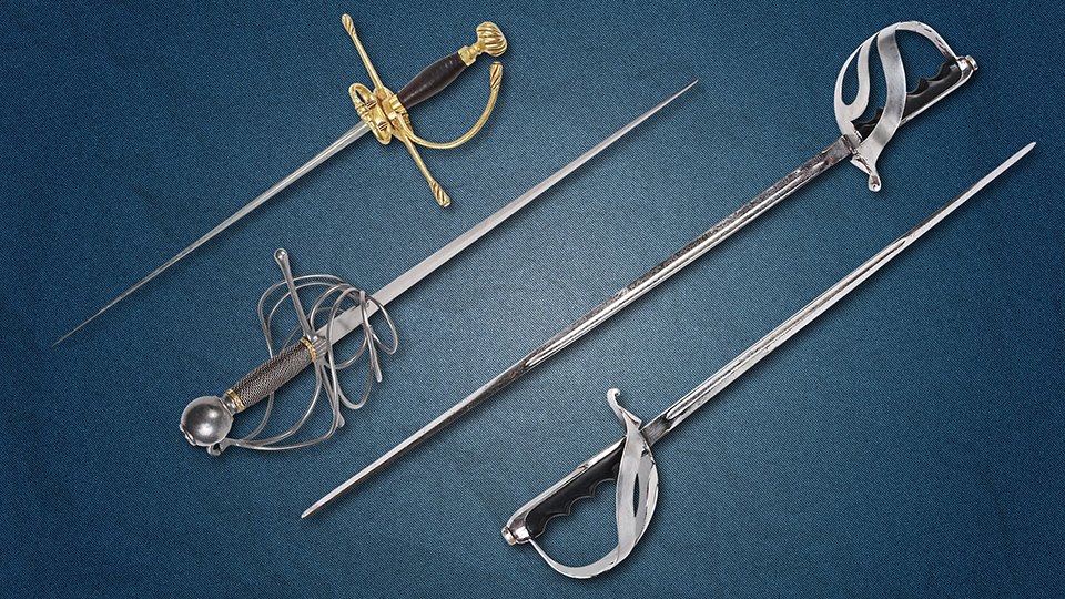 철로 만들어진 다양한 형태의 검들.
