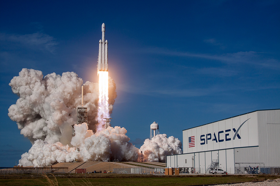로켓 제조회사 SpaceX의 스테인리스 스틸 우주선