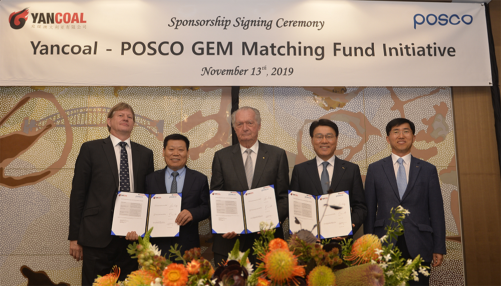 Sponsorship Signing Ceremony Yancoal - POSCO GEM Matching Fund Initiative november 13`2019 포스코와 호주 석탄공급사인 얀콜(Yancoal)은 GEM(Go Extra Mile) 매칭펀드 스폰서십 협약을 체결하고 양국 지역사회 발전과 강건한 산업생태계 조성을 위한 공생의 가치창출 활동에 나서기로 했다. 사진 왼쪽부터 라인홀트 슈미트(Reinhold Schmidt) 얀콜 CEO, 후춘 왕(Fucun Wang) 얀콜 부회장, 로스 켈리(Ross Kelly) 클론타프(Clontarf) 재단 이사장, 최정우 포스코 회장, 강성욱 포스코 원료1실장