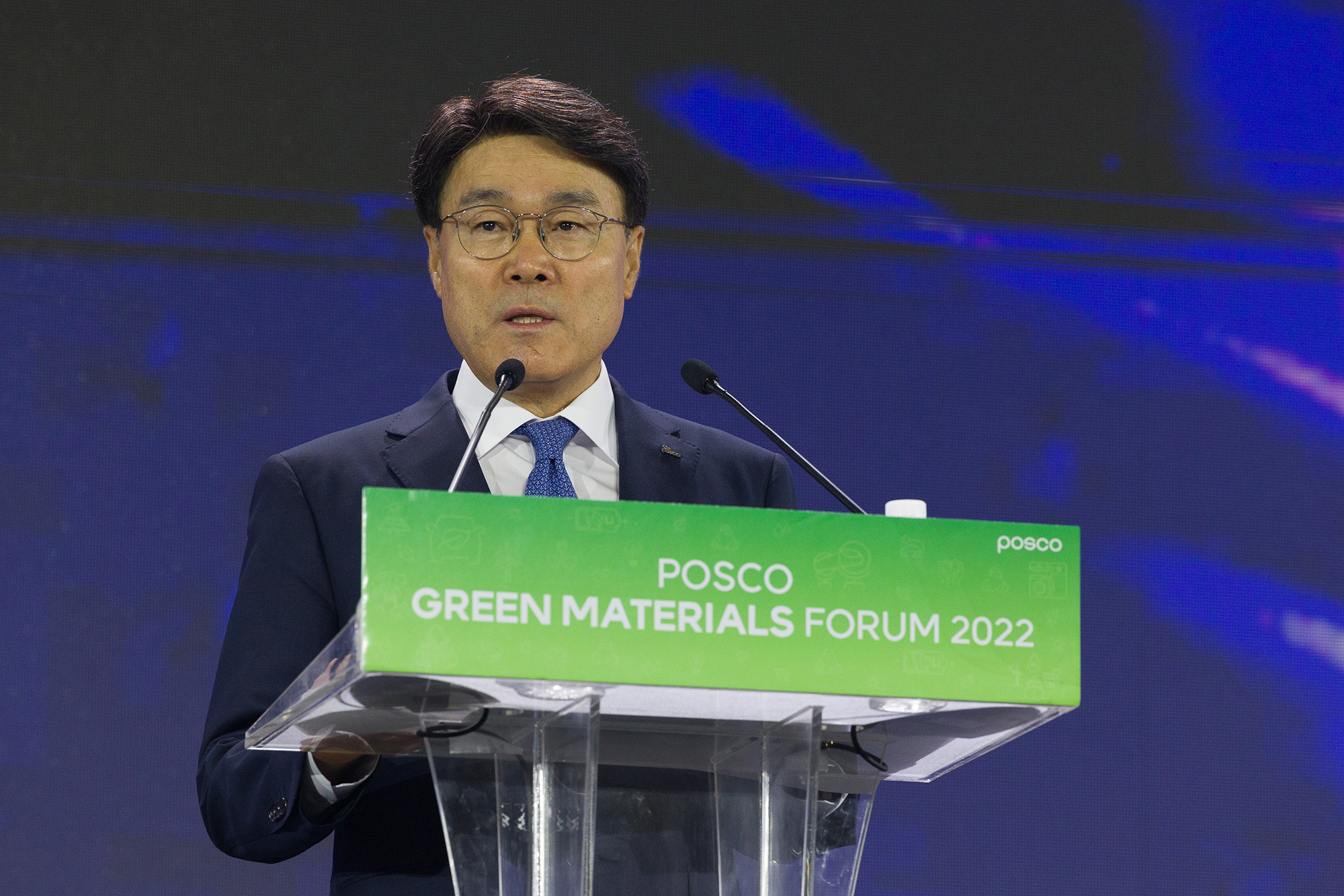 송도 컨벤시아에서 '친환경소재포럼 2022'를 개최했다. 포스코그룹 최정우 회장이 기조연설을 하고 있다.