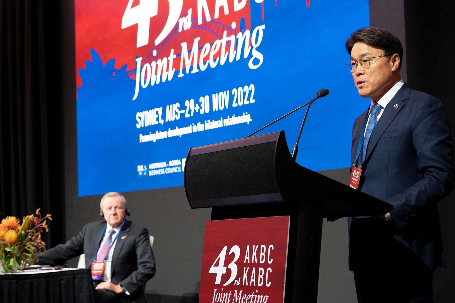 최정우 포스코그룹 회장(사진 오른쪽)이 지난달 30일 시드니에서 개최된 제43차 한국-호주 경제협력위원회에 한국측 위원장으로 참석해 개막식 기념사를 하고 있다.