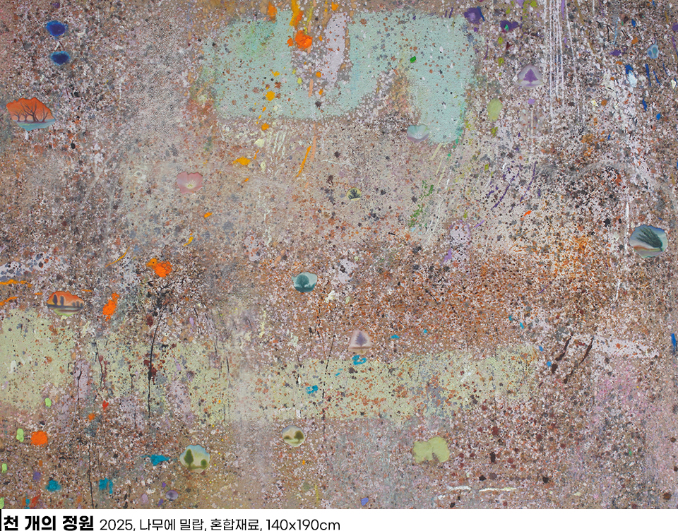 박이도 작가의 <천 개의 정원>, 2025, 나무에 밀랍, 혼합재료, 140x190cm