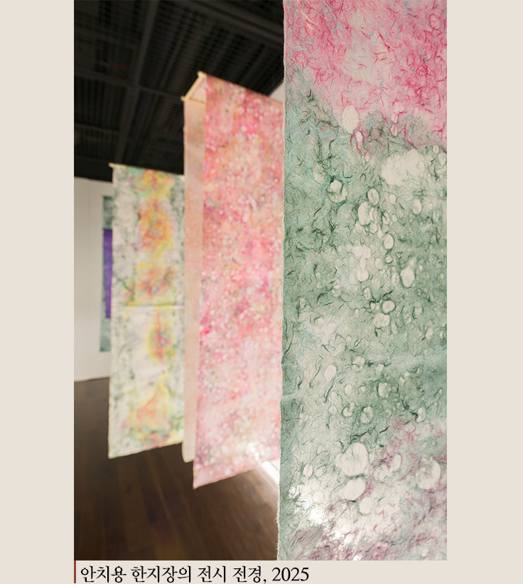 안치용 한지장의 전시 전경, 2025